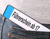 Schild "Führerschein ab 17"